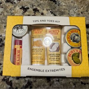 New in Box Burt’s Bees Tips and Toes Kit